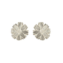Load image into Gallery viewer, Engraved flowers earrings